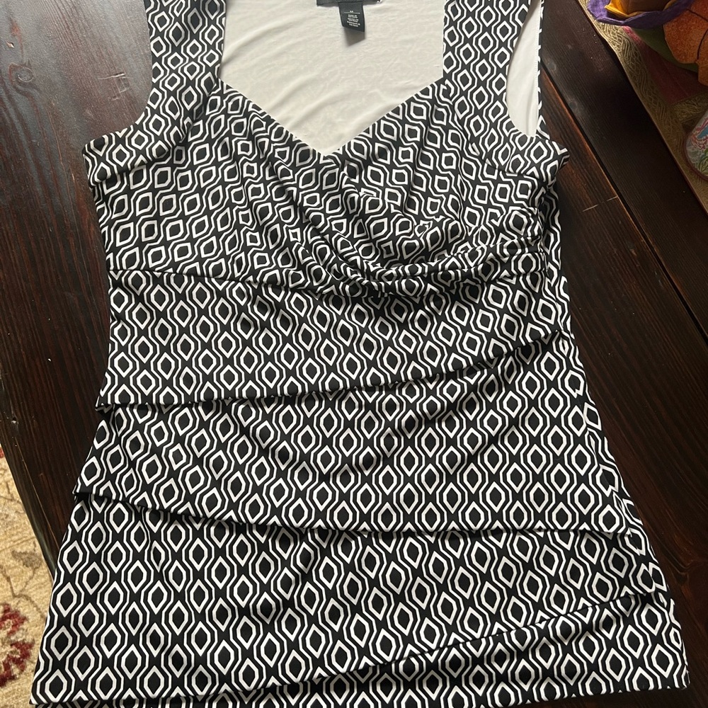 White house black market Black and White Geometric Women's Top m